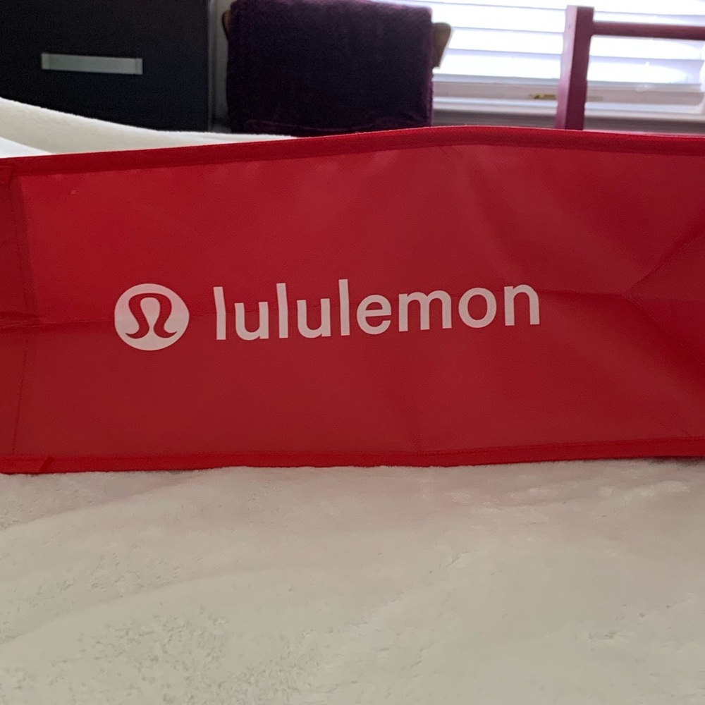 FWP OF $25+ lululemon medium sized LOVE tote - Picture 3 of 3